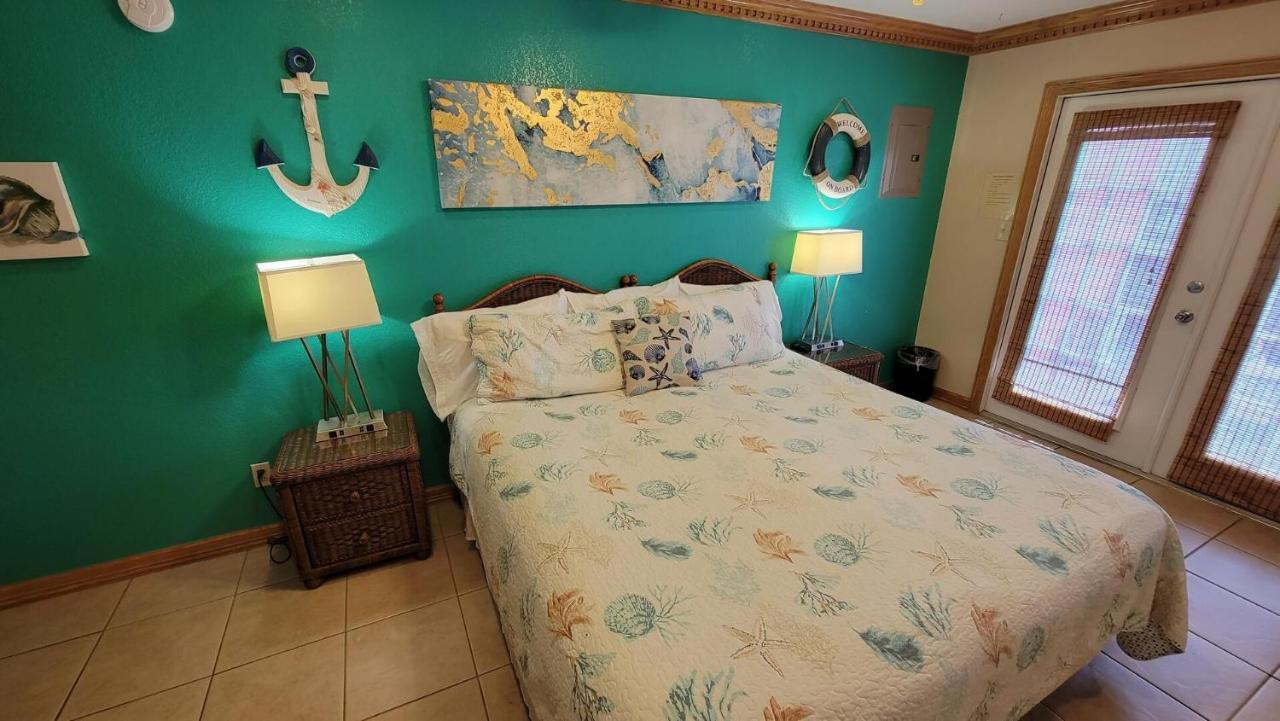 Cozy 2 Bedroom With Big Pool - Campeche Triplex Unit C Home เซาท์ปาเดรไอส์แลนด์ ภายนอก รูปภาพ